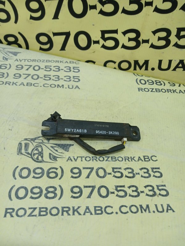 Запчасть антена безключового доступа Kia Optima Hybrid 2014 954203K200 Б/У Антена безключового доступа Kia Optima Hybrid 2014 954203K200 Б/У