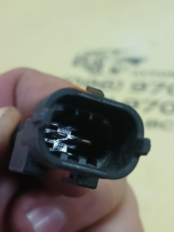 Клапан контроля тиску масла Kia Forte 2.0 Клапан контроля тиску масла Kia Forte 2.0