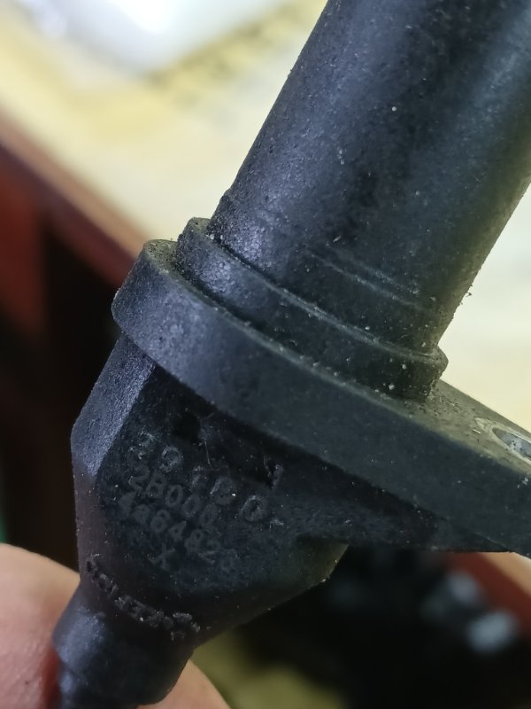 Датчик положення колінвала Kia Forte 2.0 Датчик положення колінвала Kia Forte 2.0