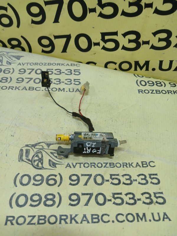 Запчасть блок управління/підсилювач антени Kia Forte 2017 2.0 96270M7000 Б/У Блок управління/підсилювач антени Kia Forte 2017 2.0 96270M7000 Б/У