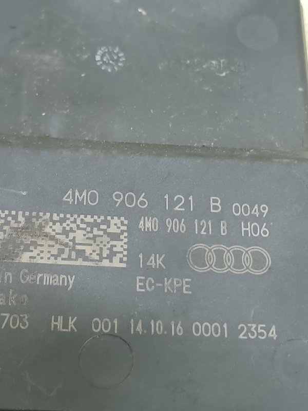 Блок управління паливним насосом Audi Q7 4M 3.0 Блок управління паливним насосом Audi Q7 4M 3.0