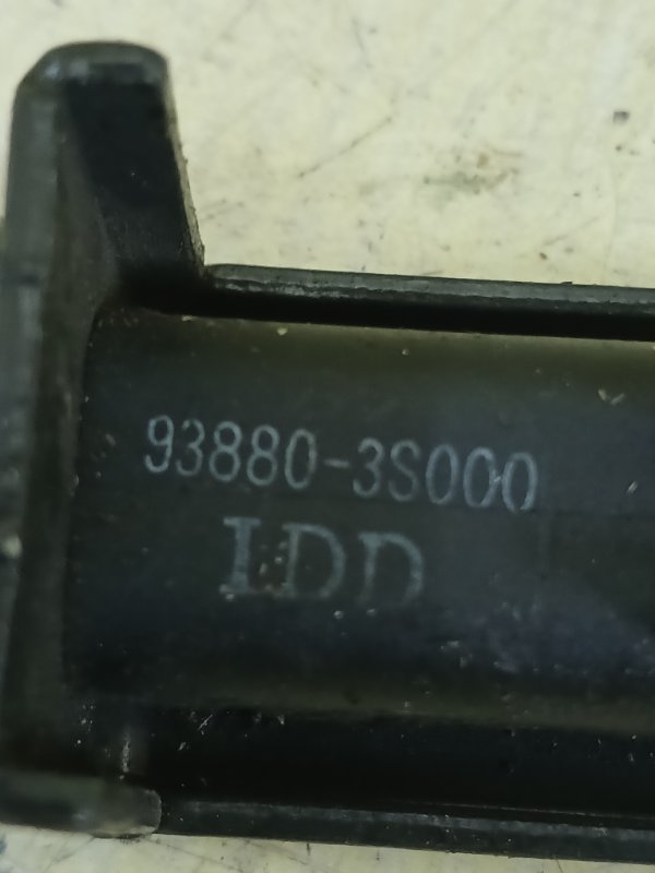 Датчик відкриття капоту Hyundai Sonata YF 2.4 Датчик відкриття капоту Hyundai Sonata YF 2.4