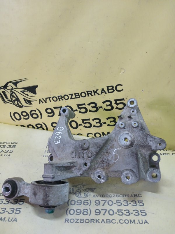 Кронштейн опори двигуна Nissan Rogue 2017 2.5 11231-4BA0B Б/У