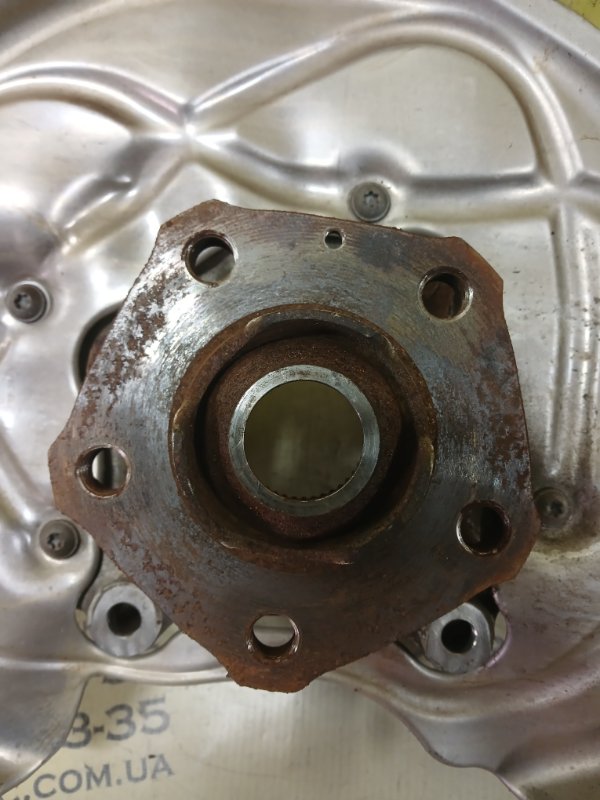 Цапфа ( Поворотний кулак) задняя левая Q5 2018 80A 2.0 Цапфа ( Поворотний кулак) задняя левая Q5 2018 80A 2.0