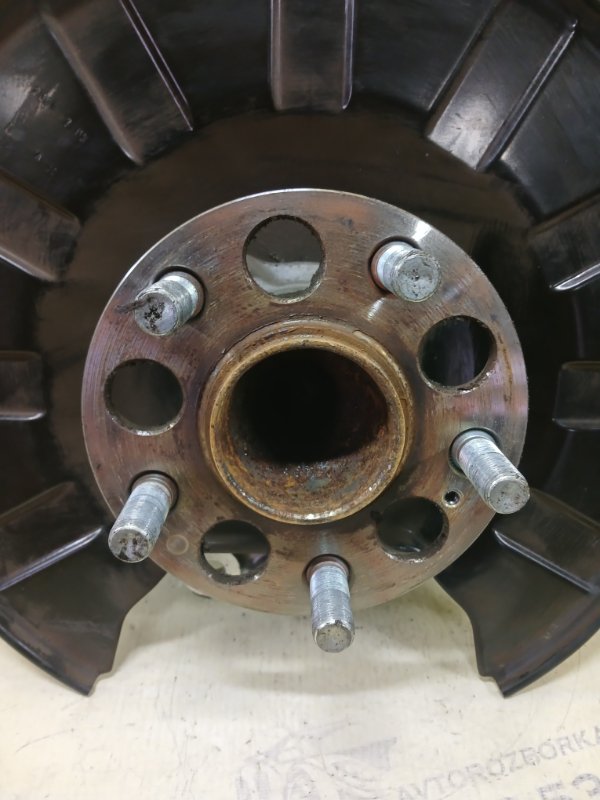 Цапфа ( Поворотний кулак) задняя левая MDX 2018 YD3 3.5 Цапфа ( Поворотний кулак) задняя левая MDX 2018 YD3 3.5