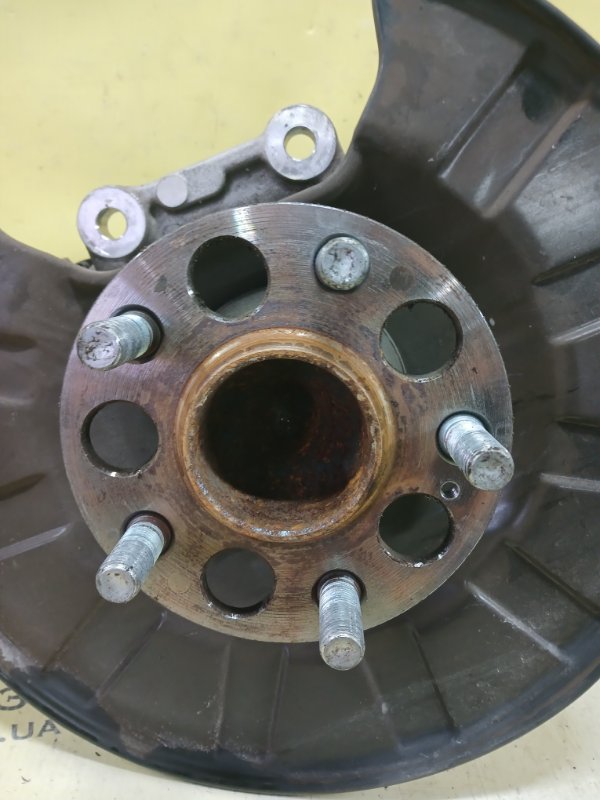 Цапфа ( Поворотний кулак) задняя правая MDX 2018 YD3 3.5 Цапфа ( Поворотний кулак) задняя правая MDX 2018 YD3 3.5