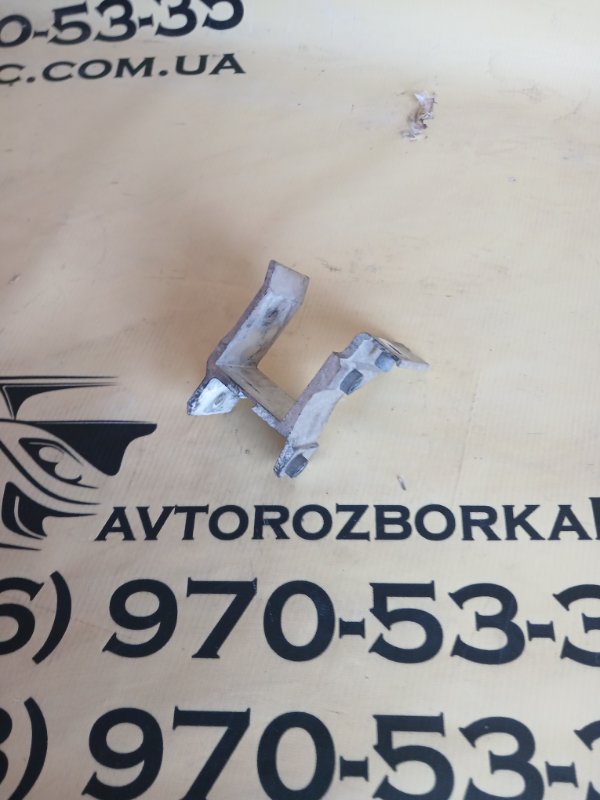 Кронштейн радиатора правый 328 2013 F30 2.0 Кронштейн радиатора правый 328 2013 F30 2.0