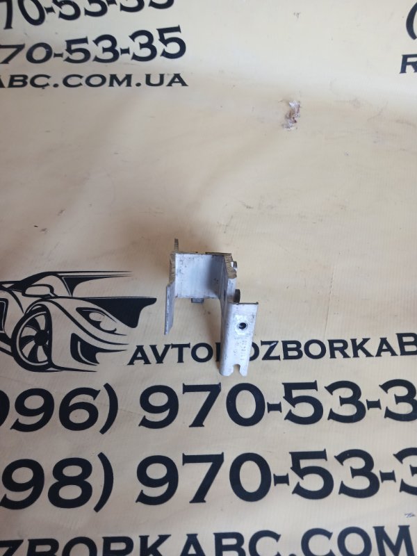 Кронштейн радиатора левый BMW 328 F30 2.0 Кронштейн радиатора левый BMW 328 F30 2.0