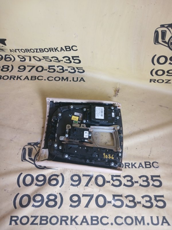 Накладка переключателя передач 750 2016 G11 G12 4.4 Накладка переключателя передач 750 2016 G11 G12 4.4