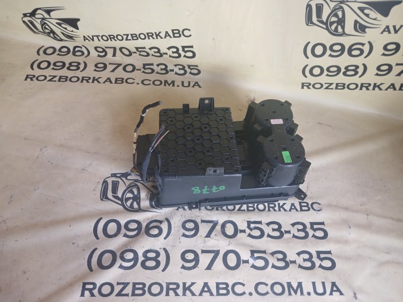 Подстаканник Q5 2018 80A 2.0 Подстаканник Q5 2018 80A 2.0