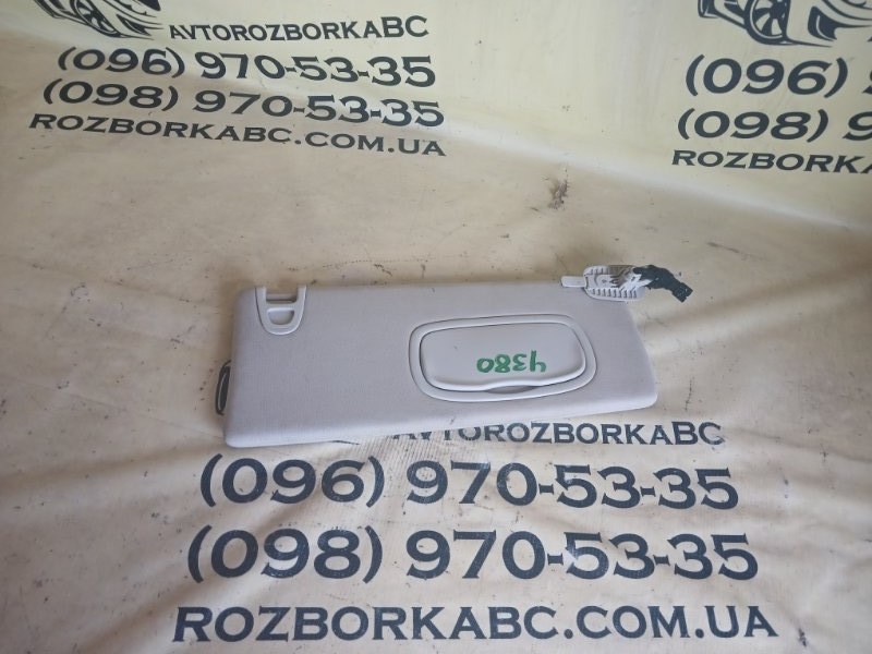 Запчасть козырек солнцезащитный правый Jeep Cherokee 2017 KL 2.4 1UB78HDAAI Б/У Козырек солнцезащитный правый Jeep Cherokee 2017 KL 2.4 1UB78HDAAI Б/У