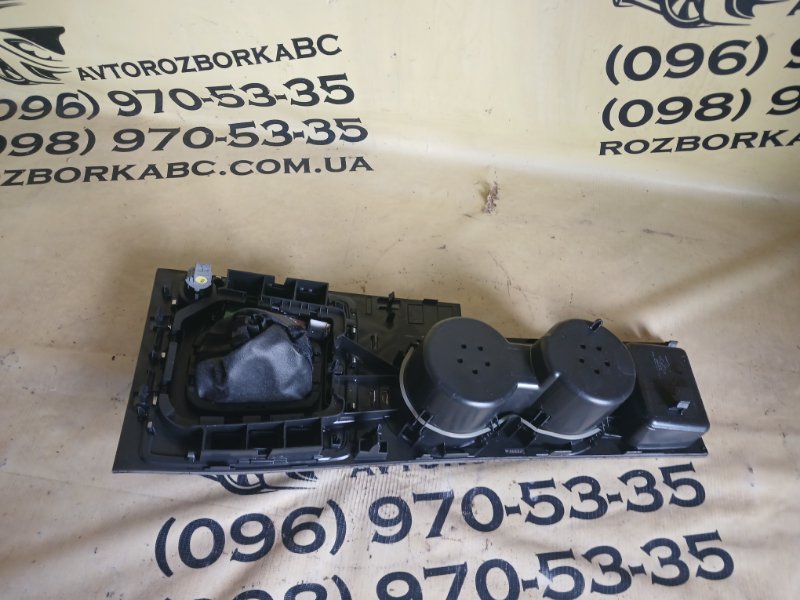 Накладка центральной консоли Passat 2020 B9 2.0 Накладка центральной консоли Passat 2020 B9 2.0