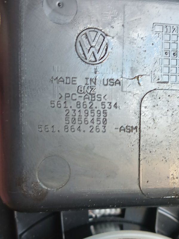 Накладка центральной консоли Passat 2020 B9 2.0 Накладка центральной консоли Passat 2020 B9 2.0