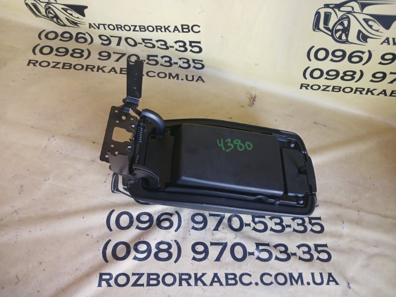 Подлокотник Cherokee 2017 AWD 2.4 Подлокотник Cherokee 2017 AWD 2.4