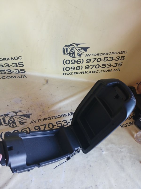 Подлокотник Cherokee 2017 AWD 2.4 Подлокотник Cherokee 2017 AWD 2.4