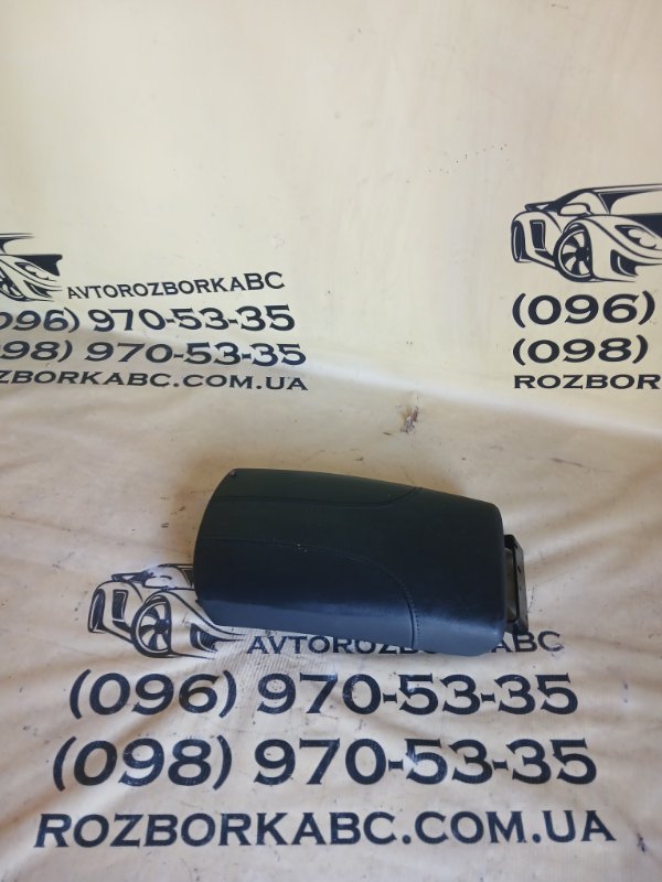 Запчасть подлокотник Nissan Rogue 2017 FWD 2.5 96920-6FL0A Б/У Подлокотник Nissan Rogue 2017 FWD 2.5 96920-6FL0A Б/У