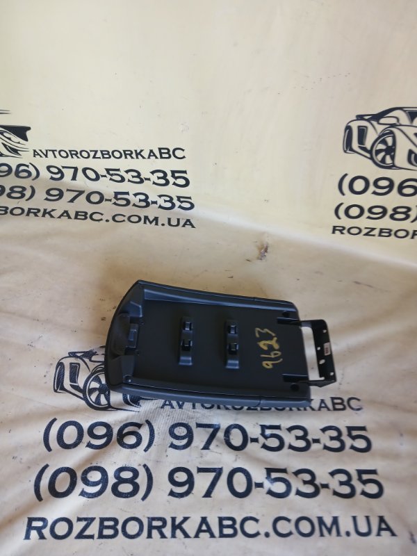 Подлокотник Rogue 2017 FWD 2.5 Подлокотник Rogue 2017 FWD 2.5