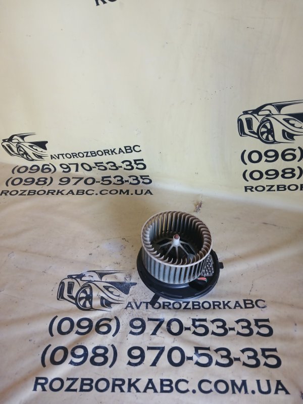 Запчасть мотор печки Volkswagen Passat 2020 B9 2.0 561-820-015-E Б/У Мотор печки Volkswagen Passat 2020 B9 2.0 561-820-015-E Б/У