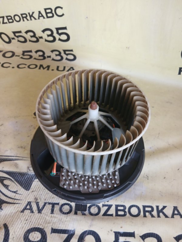 Мотор печки Volkswagen Passat B9 2.0 Мотор печки Volkswagen Passat B9 2.0