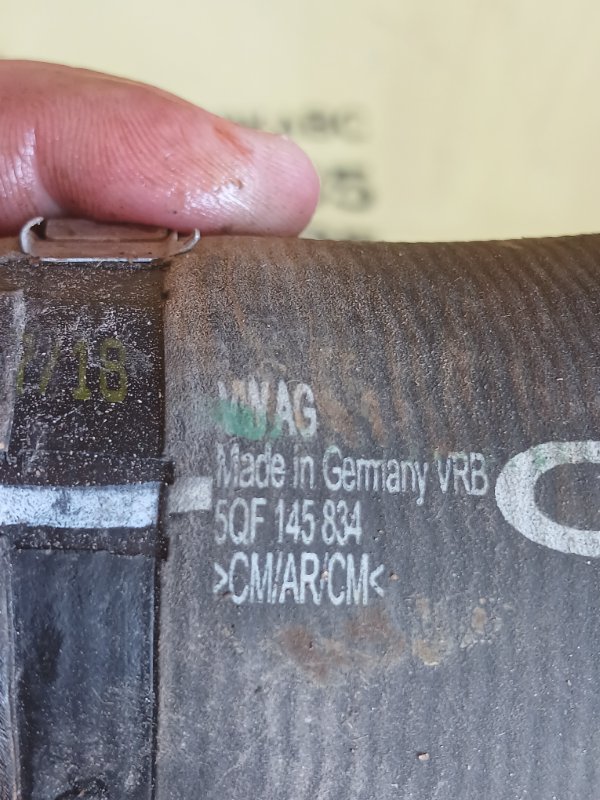 Патрубок интеркулера Volkswagen Tiguan Tiguan 2 DGUA Патрубок интеркулера Volkswagen Tiguan Tiguan 2 DGUA