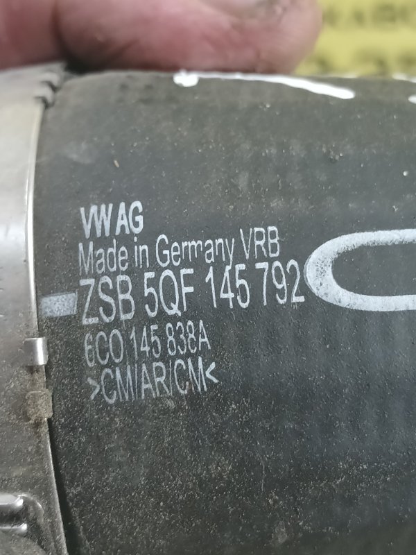 Патрубок интеркулера Volkswagen Tiguan ALLSPACE 2.0 Патрубок интеркулера Volkswagen Tiguan ALLSPACE 2.0