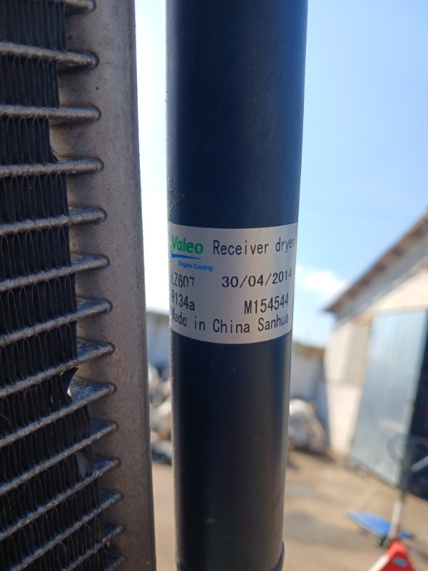 Радиатор кондиционера Passat 2014 B7 2.0 Радиатор кондиционера Passat 2014 B7 2.0