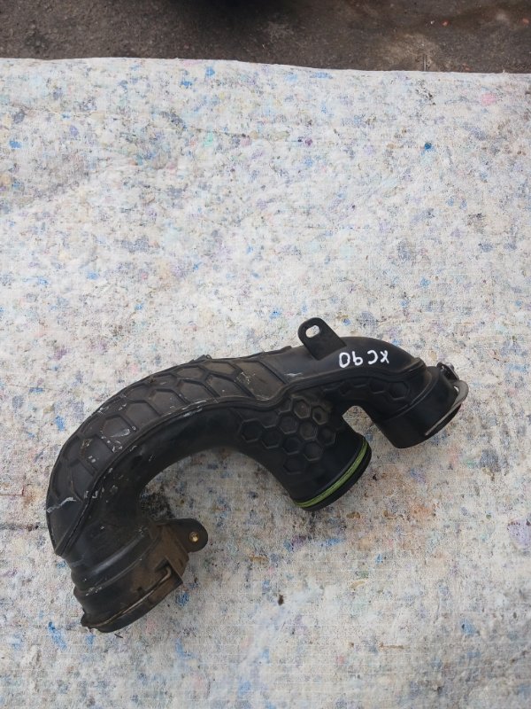 Запчасть патрубок интеркулера Volvo XC90 2021 2.0 A2 32222128 Б/У Патрубок интеркулера Volvo XC90 2021 2.0 A2 32222128 Б/У