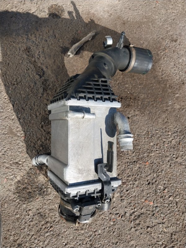 Радиатор интеркуллера правый X5 2018 F15 4.4 Радиатор интеркуллера правый X5 2018 F15 4.4