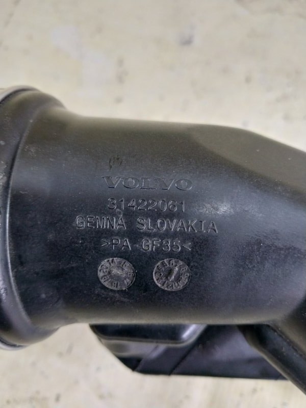 Патрубок интеркулера Volvo XC90 2.0 A2 Патрубок интеркулера Volvo XC90 2.0 A2