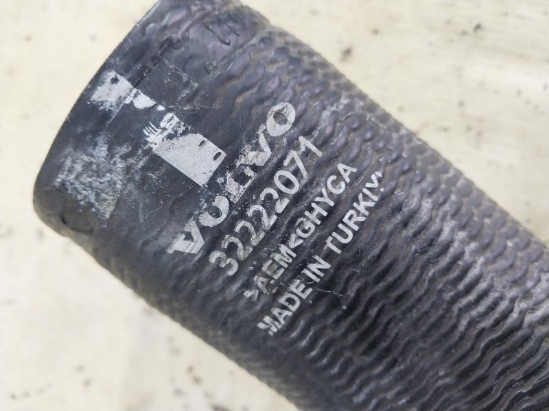 Патрубок интеркулера Volvo XC90 2.0 A2 Патрубок интеркулера Volvo XC90 2.0 A2