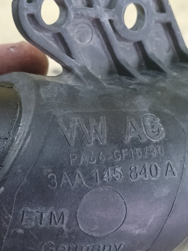 Патрубок интеркулера Passat 2014 B7 2.0 Патрубок интеркулера Passat 2014 B7 2.0