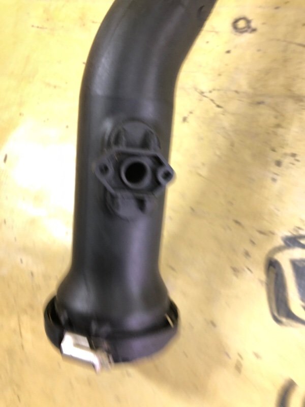 Патрубок интеркулера Q5 2019 80A 2.0 Патрубок интеркулера Q5 2019 80A 2.0