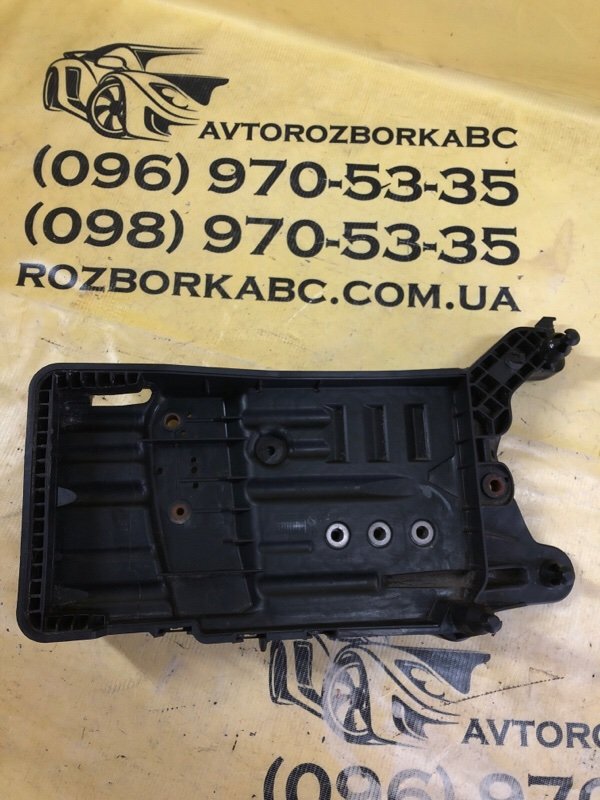 Запчасть полка акумулятора volkswagen Tiguan 2022 TIGUAN 2 2.0 5QF915321C Б/У Полка акумулятора volkswagen Tiguan 2022 TIGUAN 2 2.0 5QF915321C Б/У