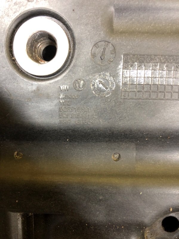 Полка акумулятора Tiguan 2022 TIGUAN 2 2.0 Полка акумулятора Tiguan 2022 TIGUAN 2 2.0