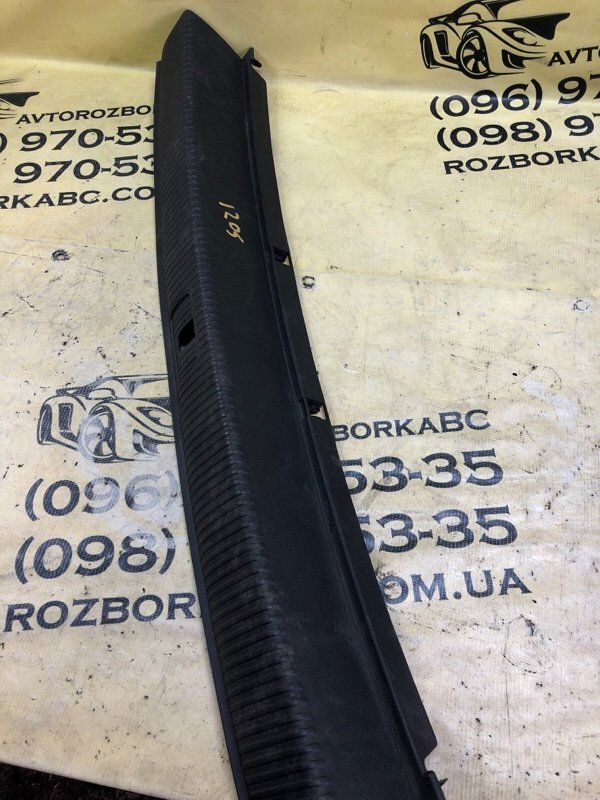 Накладка порогу багажника задняя Q5 2019 80A 2.0