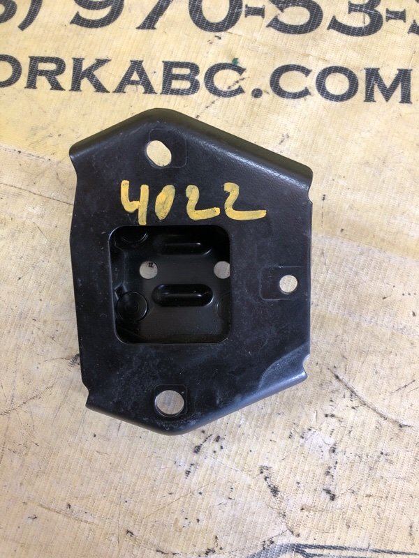 Кронштейн заднего бампера задний правый Murano 2019 FWD 3.5