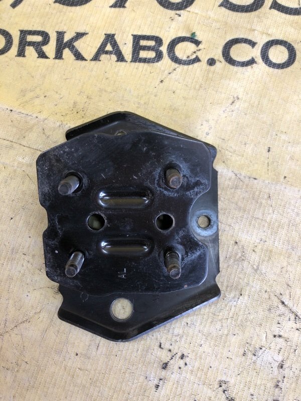 Кронштейн заднего бампера задний левый Nissan Murano FWD 3.5