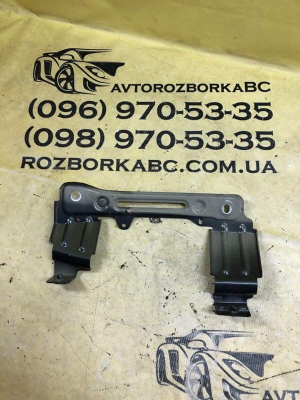 Запчасть кронштейн крыла передний левый Audi Q8 2019 3.0 4M8821431 Б/У Кронштейн крыла передний левый Audi Q8 2019 3.0 4M8821431 Б/У