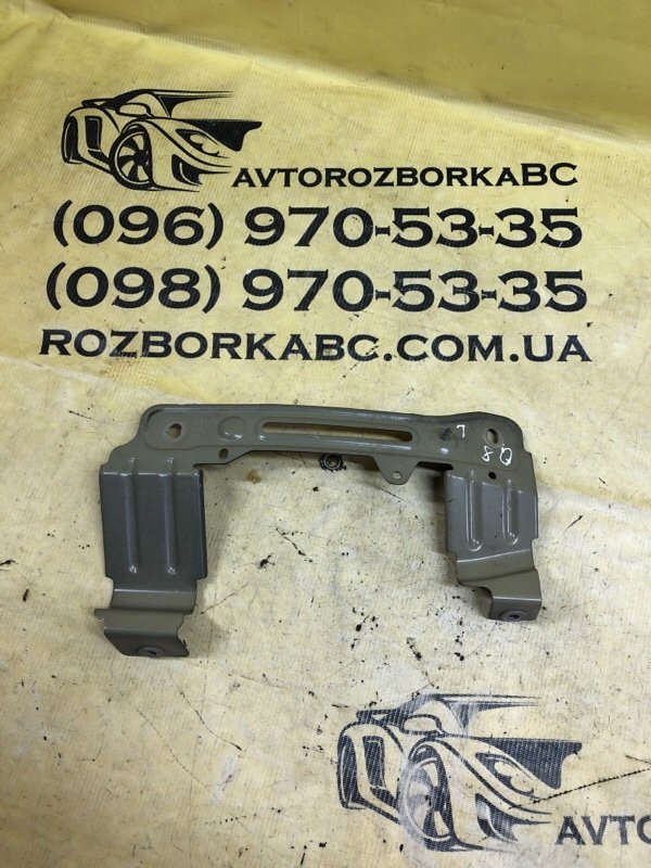 Кронштейн крыла передний левый Q8 2019 3.0 Кронштейн крыла передний левый Q8 2019 3.0