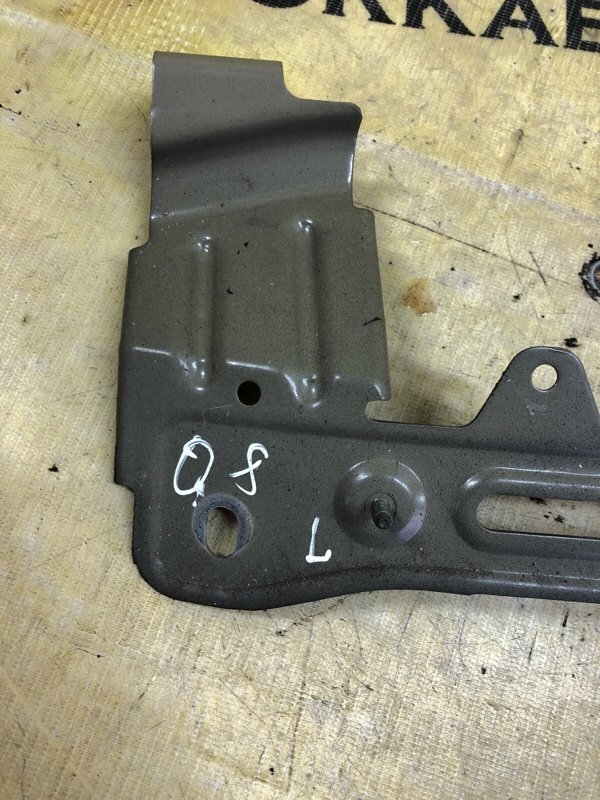 Кронштейн крыла передний левый Audi Q8 3.0 Кронштейн крыла передний левый Audi Q8 3.0