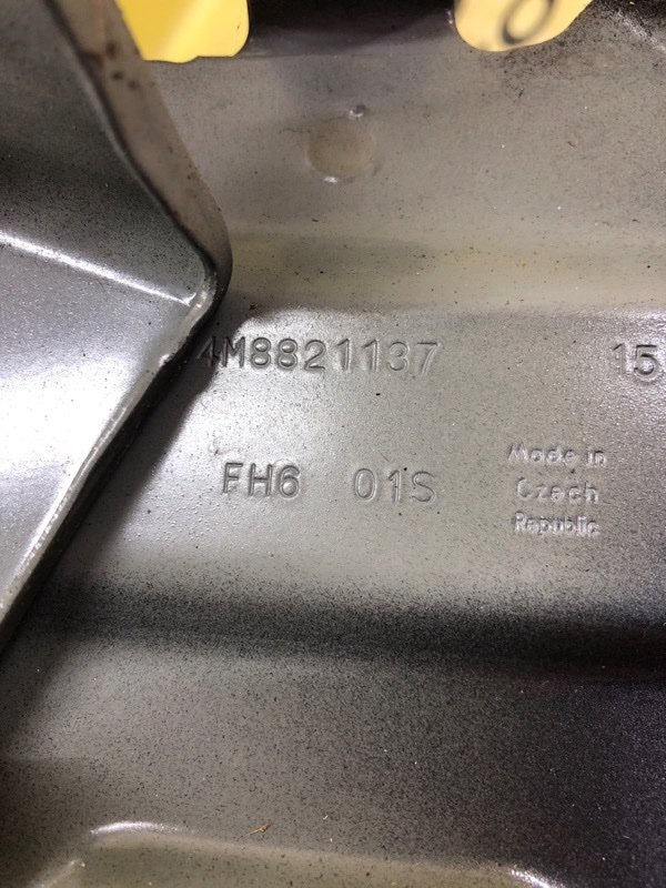 Кронштейн крыла передний левый Q8 2019 3.0 Кронштейн крыла передний левый Q8 2019 3.0