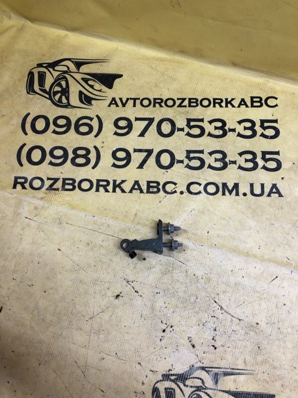 Запчасть петля двери передняя правая Audi Q8 2019 3.0 4M8831404B Б/У Петля двери передняя правая Audi Q8 2019 3.0 4M8831404B Б/У