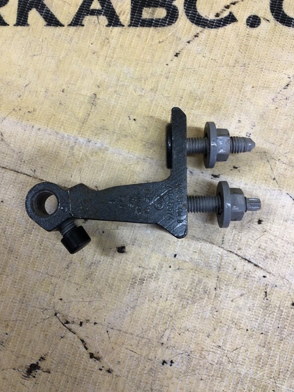 Петля двери передняя правая Q8 2019 3.0 Петля двери передняя правая Q8 2019 3.0