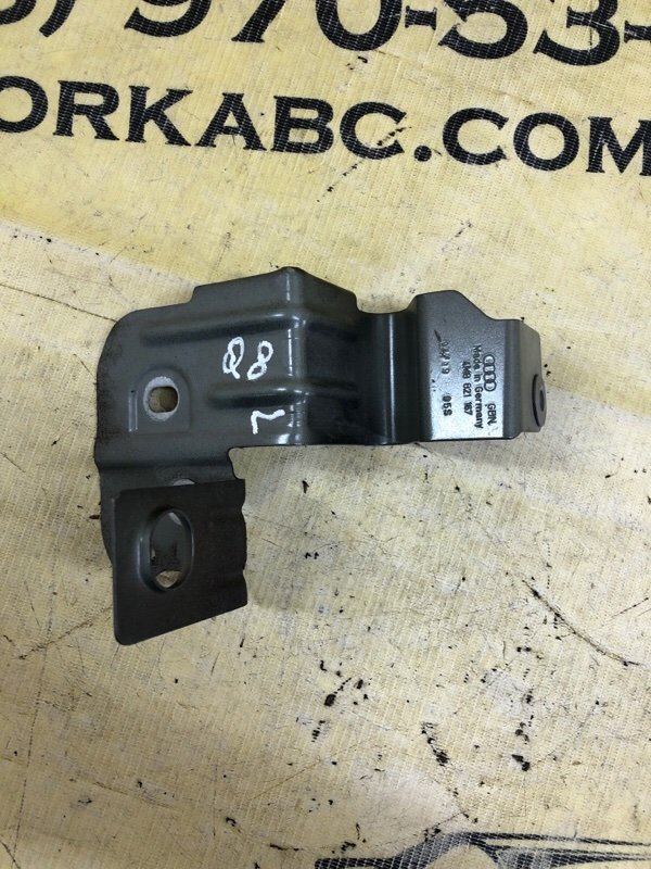 Кронштейн крыла передний левый Q8 2019 3.0 Кронштейн крыла передний левый Q8 2019 3.0