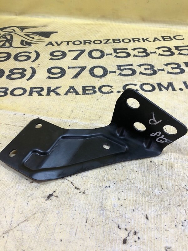 Кронштейн крыла передний правый Q8 2019 3.0 Кронштейн крыла передний правый Q8 2019 3.0
