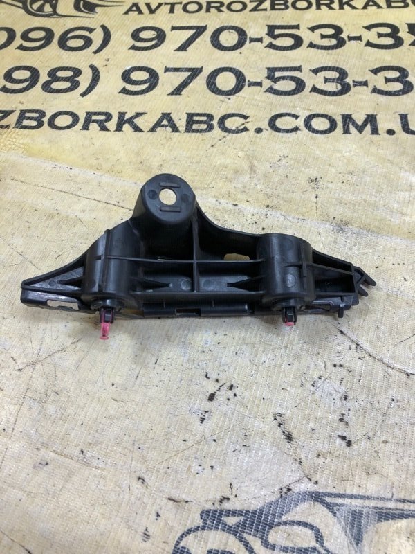 Кронштейн бампера передний правый Lexus UX 200 2.0 Кронштейн бампера передний правый Lexus UX 200 2.0