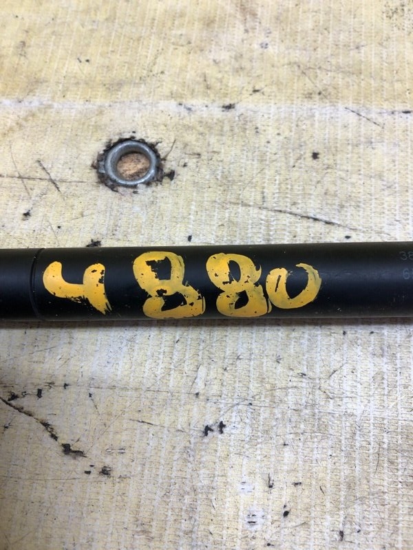 Амортизатор капота передний правый Murano 2018 FWD 3.5 Амортизатор капота передний правый Murano 2018 FWD 3.5