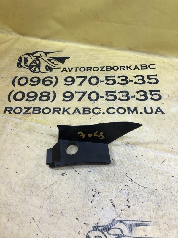 Запчасть накладка стоп-сигнала задняя правая Lexus UX 2019 200 2.0 8195276010 Б/У Накладка стоп-сигнала задняя правая Lexus UX 2019 200 2.0 8195276010 Б/У