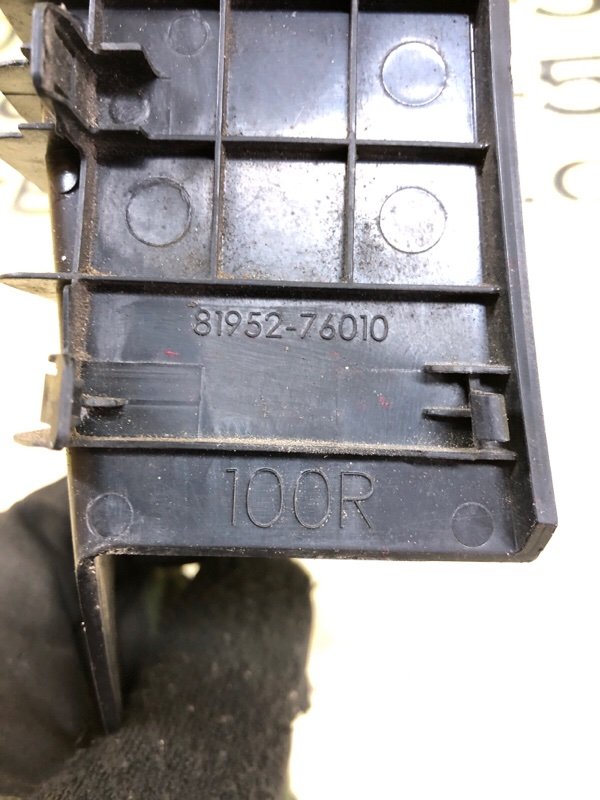 Накладка стоп-сигнала задняя правая UX 2019 200 2.0 Накладка стоп-сигнала задняя правая UX 2019 200 2.0