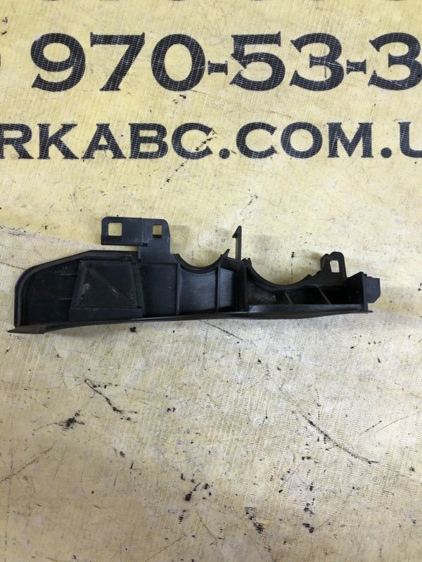 Кронштейн левый Q7 2018 4M 3.0 Кронштейн левый Q7 2018 4M 3.0